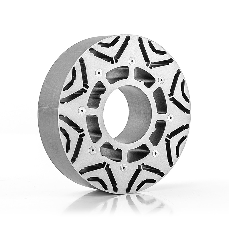 Nový stator motora energetického pohonu a jadro rotora