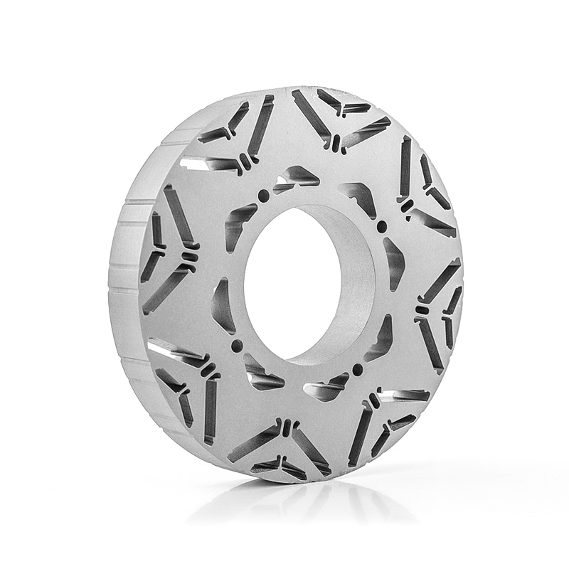 Nový stator motora energetického pohonu a jadro rotora