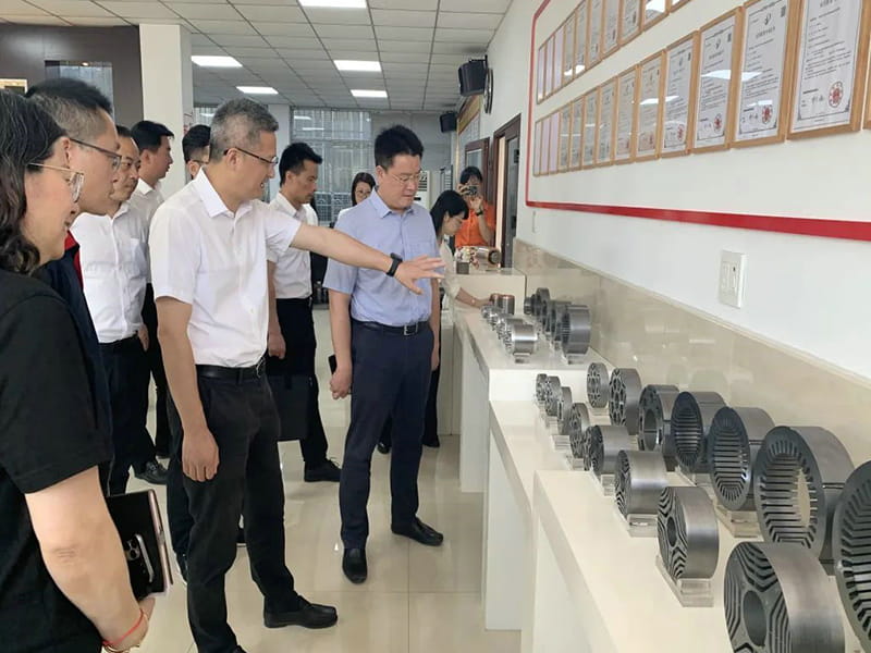 Tajomník Xu Jianyi odišiel do mesta Changle, aby vykonal podnikové servisné činnosti a navštívil Zhejiang Jufeng Co., Ltd. a ďalšie podniky