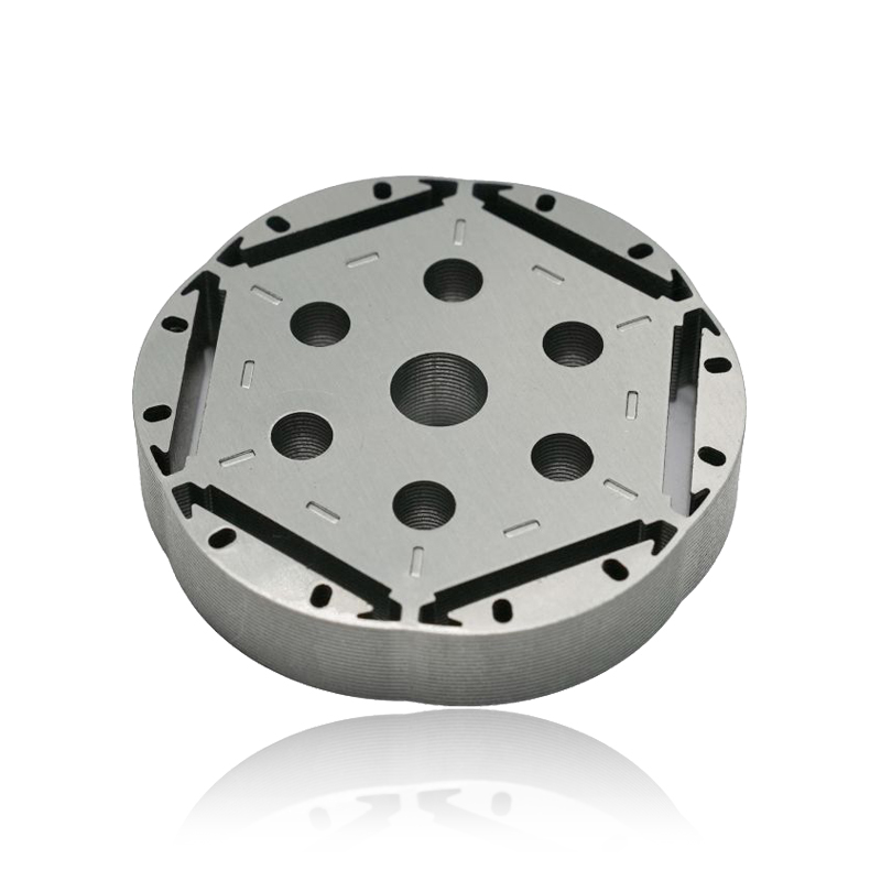 Ako ovplyvňuje konštrukcia jadra statora automobilového motora elektromagnetické rušenie emitované motorom?