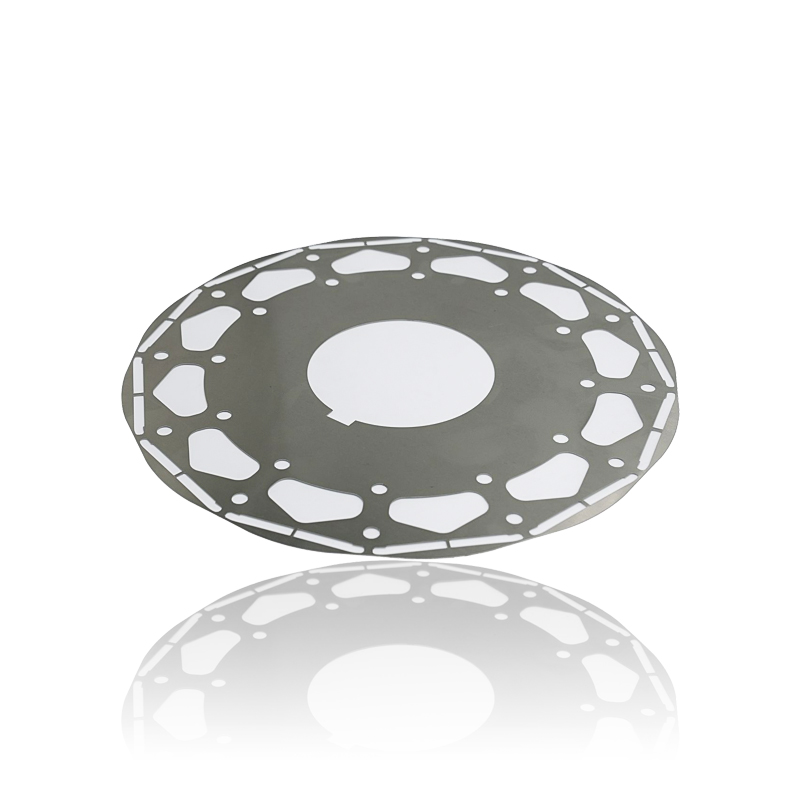 Ako ovplyvňuje hrúbka laminácie jadra statora motora veternej elektrárne straty v jadre a celkový výkon?