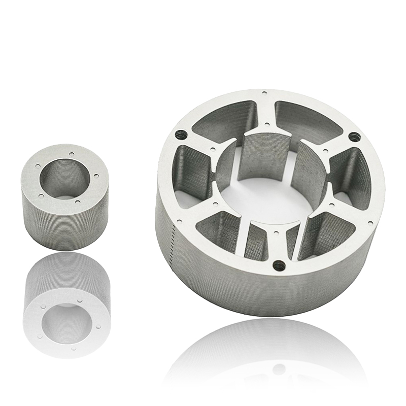 Ako interaguje stator motora vodného čerpadla a jadro rotora s chladiacimi systémami, ako sú kvapalinou alebo vzduchom chladené kryty, aby sa zachovala optimálna teplotná rovnováha počas intenzívnej prevádzky?