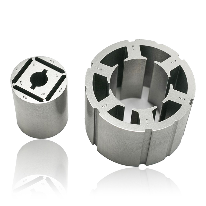 Ako ovplyvňuje hrúbka laminácie v jadrách statora a rotora automobilového motora straty vírivými prúdmi a tepelný výkon?